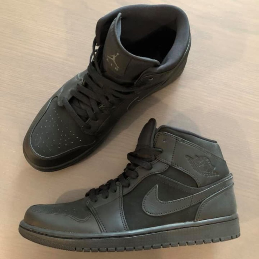 Jordan 1 - Triple Black